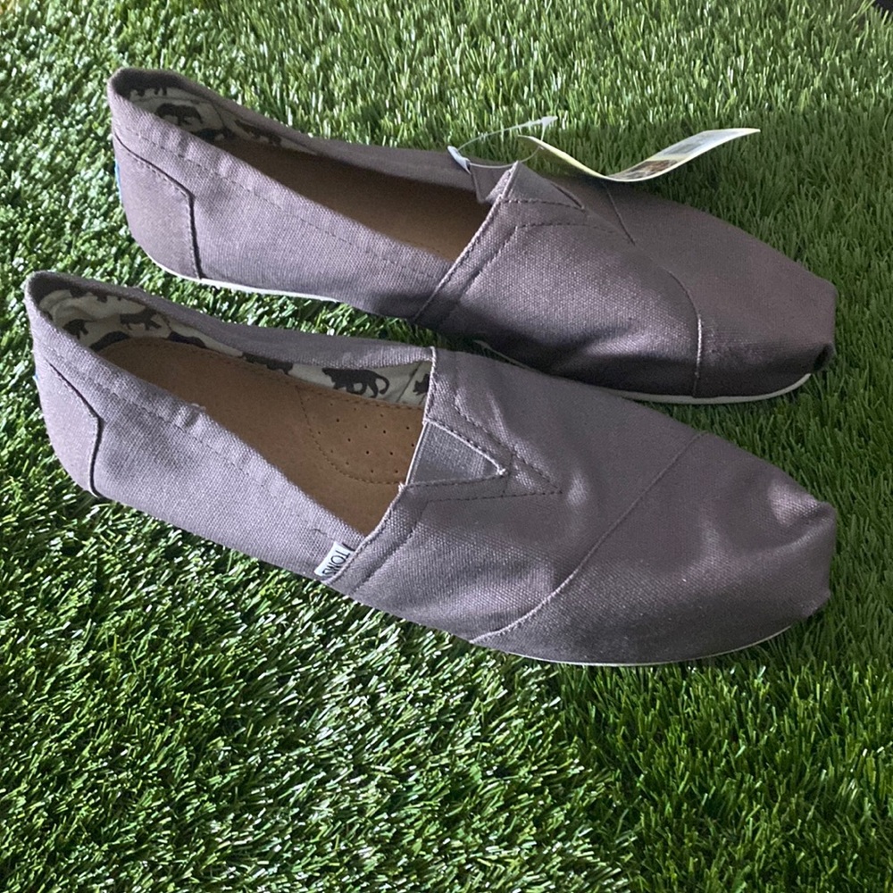 Mens toms size 11.5